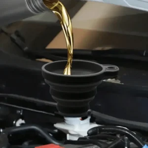 Entonnoir pour huile moteur de voiture
